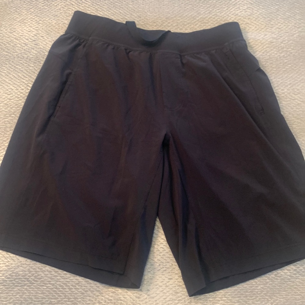 Mens Lululemon drawstring shorts (L)